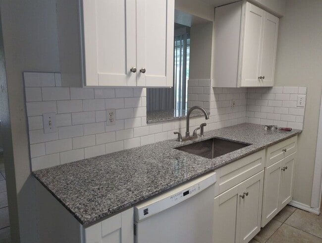 Building Photo - Spacious 4BR Home Minutes from Daytona Beach – Freshly Updated & Move-In Ready!