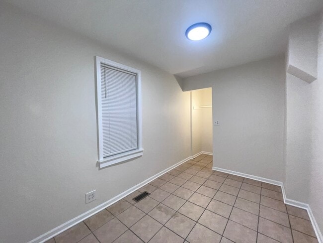 Building Photo - 8919 S Muskegon Ave