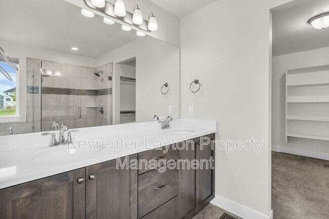 Building Photo - 1432 E Daylily Ct