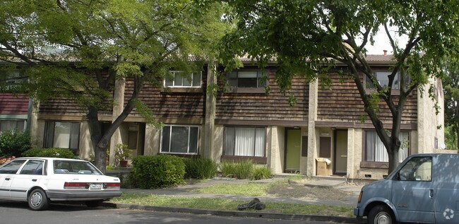 Primary Photo - 1050 Mohr Ln