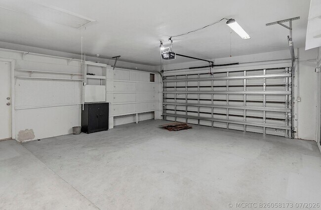 Building Photo - 2910 NE 40th Ct