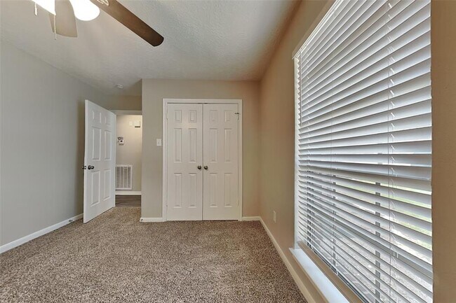 Building Photo - 11606 Easterling Dr