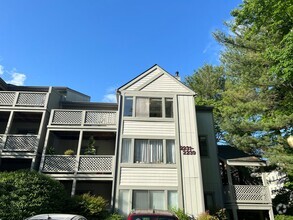 Building Photo - Fully Furnished And Stylish 1 Bedroom 1 Ba...