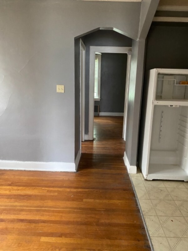 Building Photo - 1115 Rossmore Ave