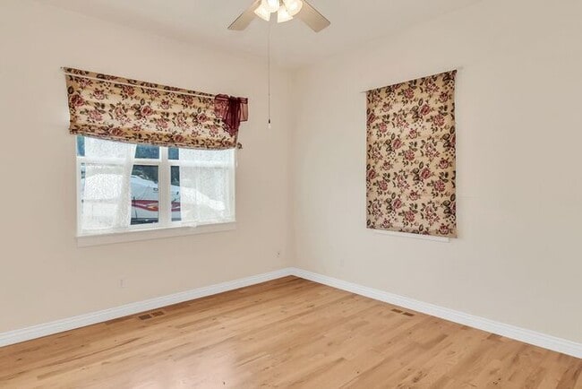 Building Photo - Beautiful and Spacious 4Bd 3.5Bath Home in...