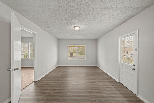 Building Photo - 6806 Woodrow St