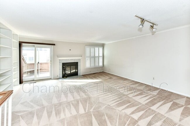 Building Photo - 21 Fendall Ave