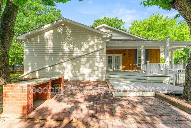 Building Photo - 8513 Thomas Dr