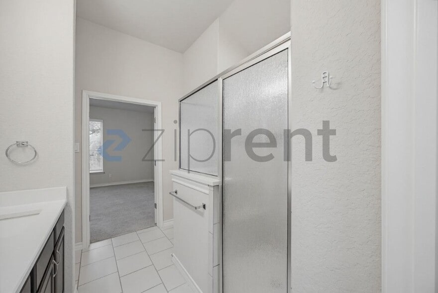 Building Photo - Unit