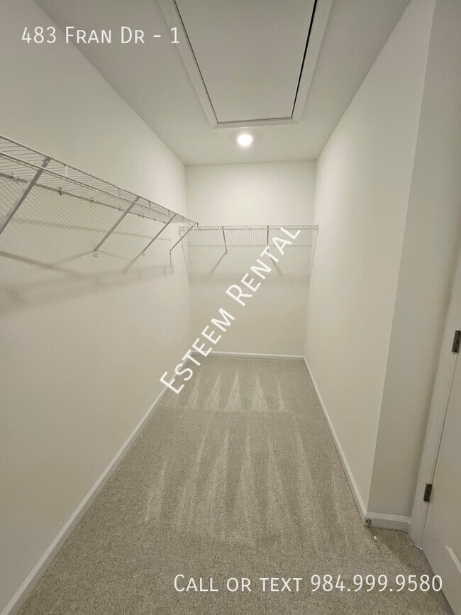 Building Photo - 483 Fran Dr