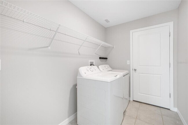 Building Photo - 10390 Scarlet Skimmer Dr
