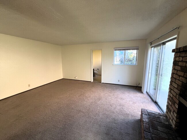 Building Photo - 840 D St