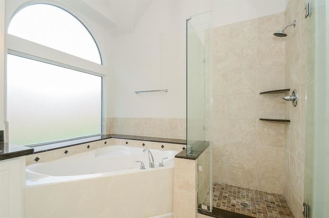 Building Photo - 23211 Colony Green Dr