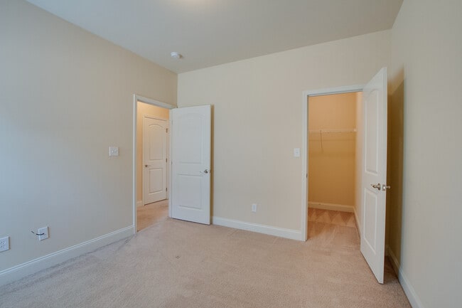 Building Photo - 2917 Magnolia Park Drive Southeast