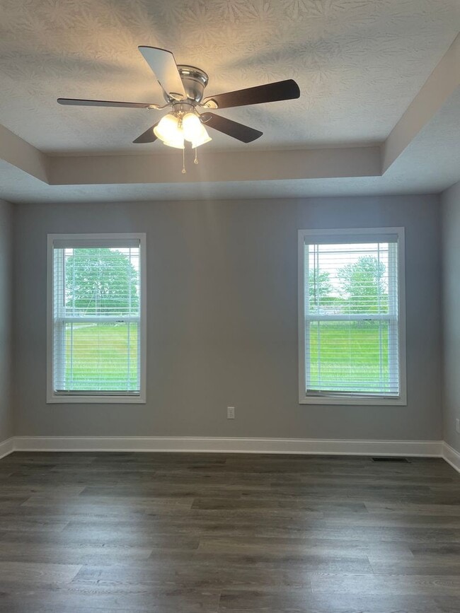 Building Photo - 560 Labrador Dr