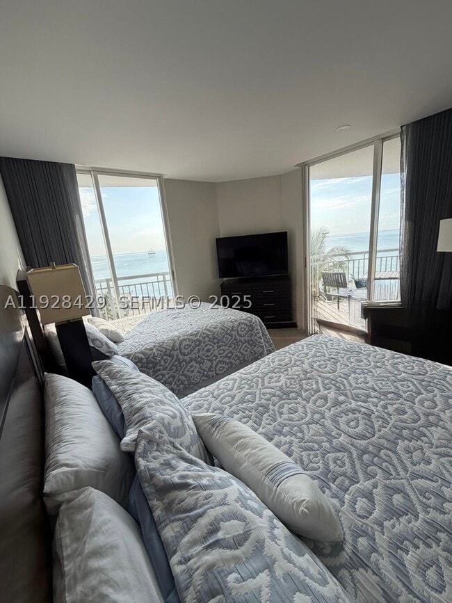 Building Photo - 17375 Collins Ave