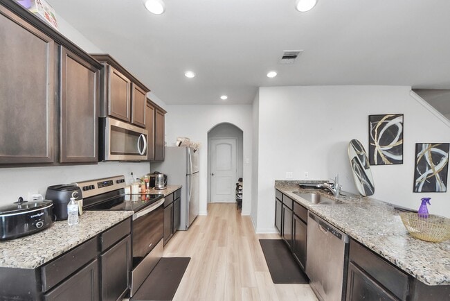 Building Photo - 7943 Vacek Meadows Loop