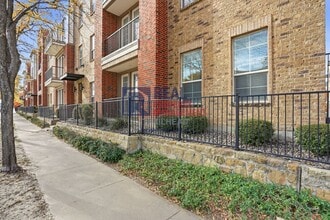 Building Photo - Gated Downtown Fort Worth Condo with Attached Garage