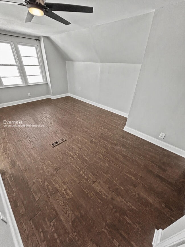 Building Photo - University City Charm Meets Modern Comfort / 4 Beds & 2 Baths / Available Now!