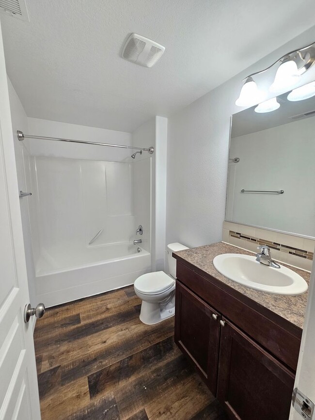 Building Photo - Three Bedroom Home