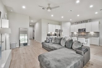 Building Photo - 14226 Lake Lodge Dr