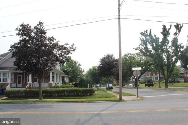 Building Photo - 509 S Market St