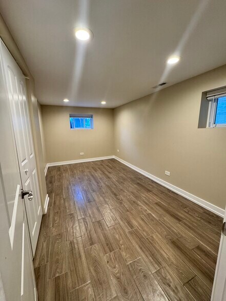 Building Photo - 5630 N Rockwell St
