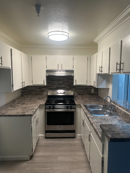 Building Photo - 5811 Tujunga Ave