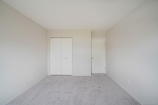 Building Photo - 18 Summerfield Cir