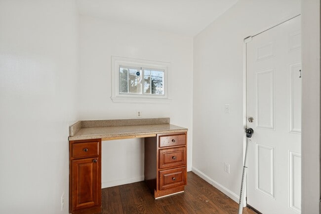 Building Photo - Ravenwood