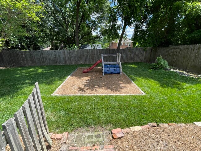 Building Photo - 845 Watson Ave