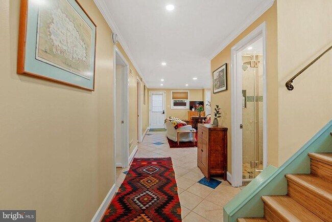 Building Photo - 5929 Avon Dr