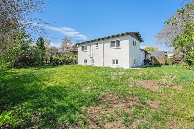 Building Photo - 1580 S Krameria St