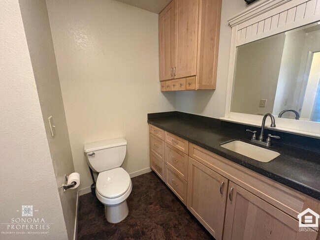 Building Photo - Charming Downtown Sonoma Condo – 2bd/1ba – Water & Garbage Paid!