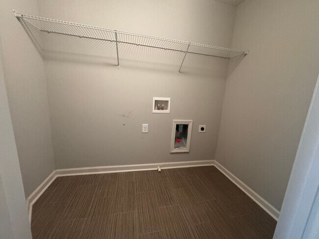 Building Photo - Spacious and Well-Appointed 3BR/2BA Home in Flowery Branch