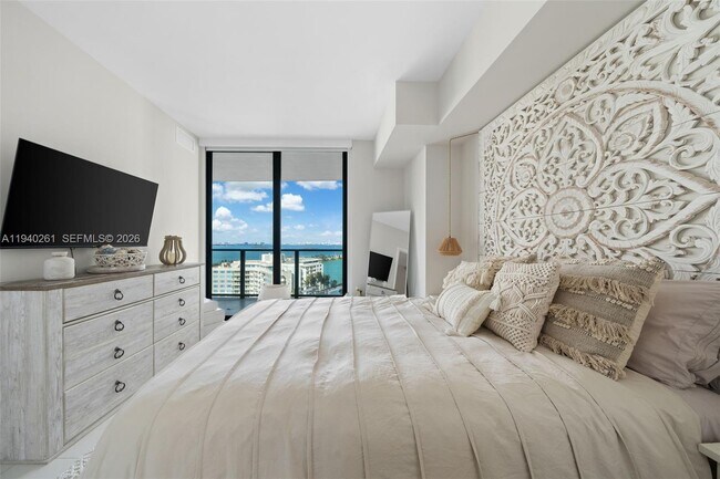 Building Photo - 501 NE 31st St