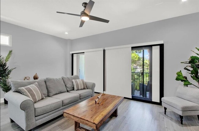 Building Photo - 405 S Westland Ave