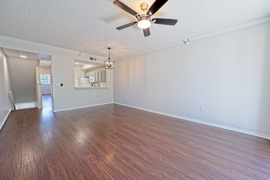 Building Photo - 5701 Bentgrass Dr