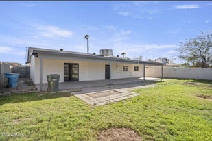 Building Photo - 6228 W Cheery Lynn Rd