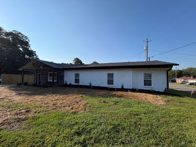 Building Photo - 1278 Chulio Rd SE