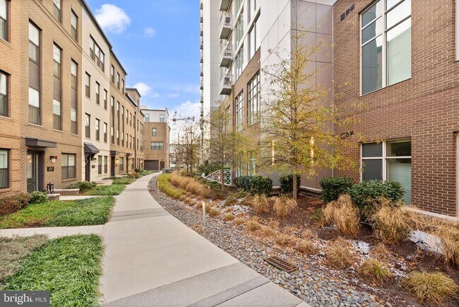 Building Photo - 925 N Fairfax St