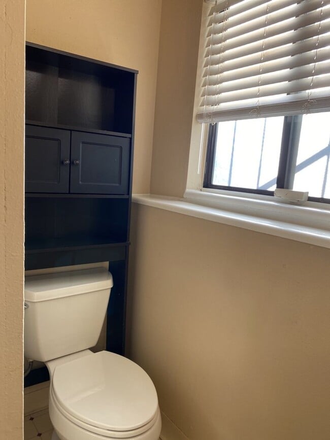 Building Photo - STUDENTS WELCOME! 5 Bedroom 3 Bathroom Bi-Level Single-Family Home in Midtown Fort Collins