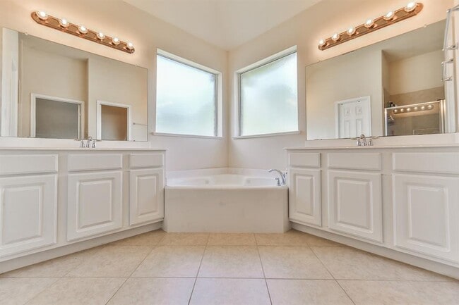 Building Photo - 6511 Lavender Bend Ln