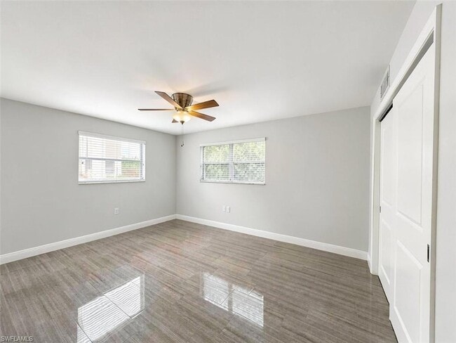 Building Photo - 681 Palm View Dr