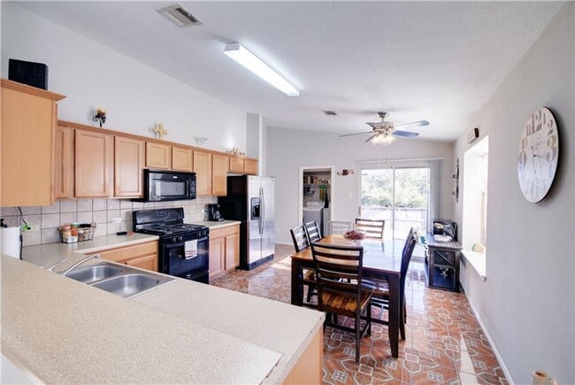 Building Photo - Very clean well maintained one-story home.