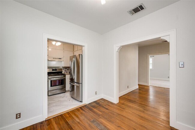 Building Photo - 1623 Palma Plaza