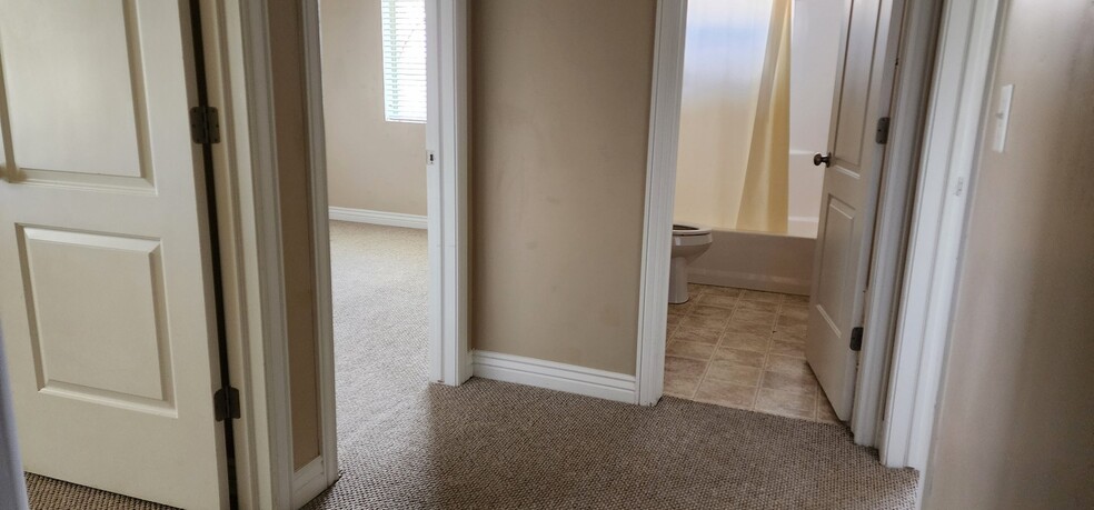 Building Photo - 224 E 1500 S