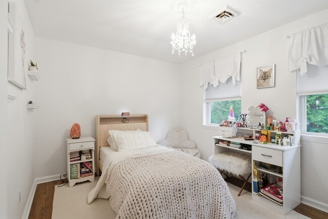 Building Photo - 382 Knapps Hwy