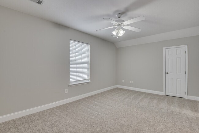 Building Photo - 2037 Dundee Way