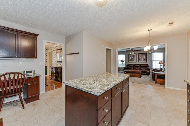 Building Photo - 1411 Deer Spring Ct